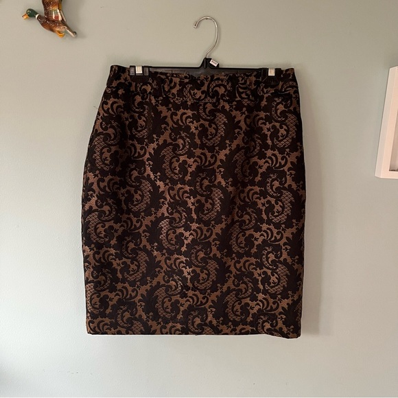 Ornamental Lace Pencil Skirt - Picture 11 of 11